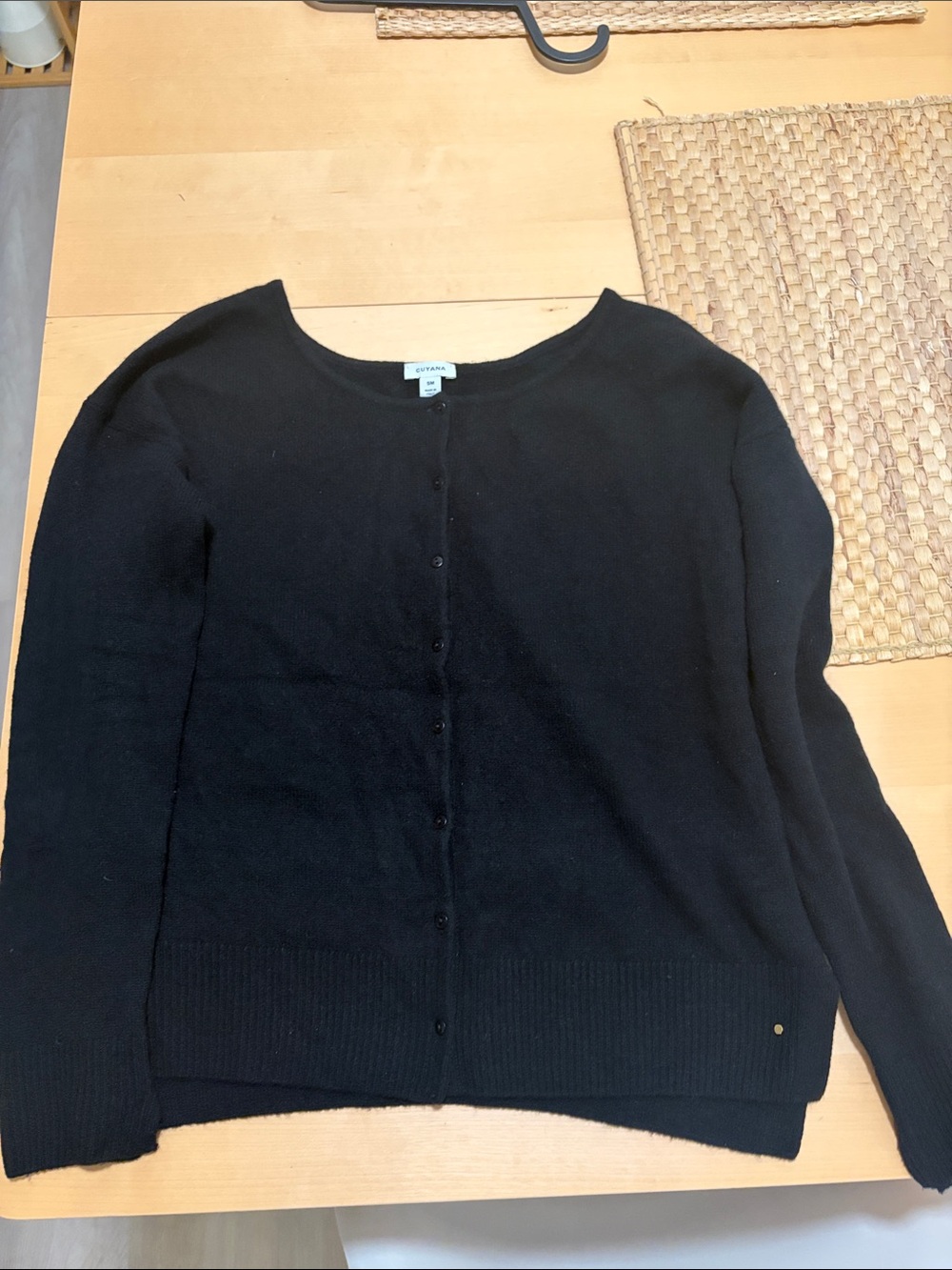 Cuyana Single-Origin Cashmere Cardigan in black size small